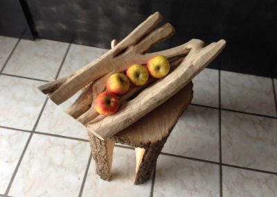 Un support fruit fait de bois