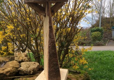 Un tabouret fait de bois