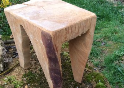 tabouret en bois brut